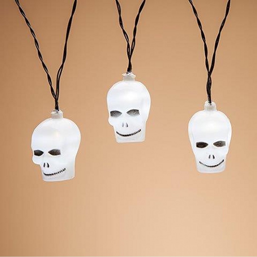 NWT battery operated LED 10 white skulls indoor outdoor Halloween